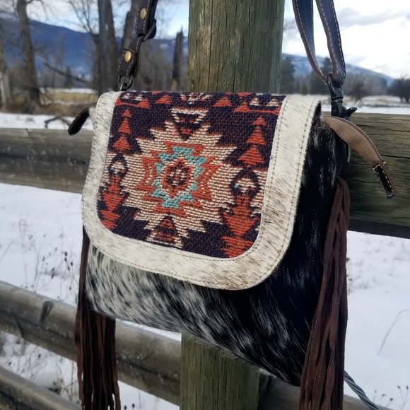 Handbags - Mountain grace bag